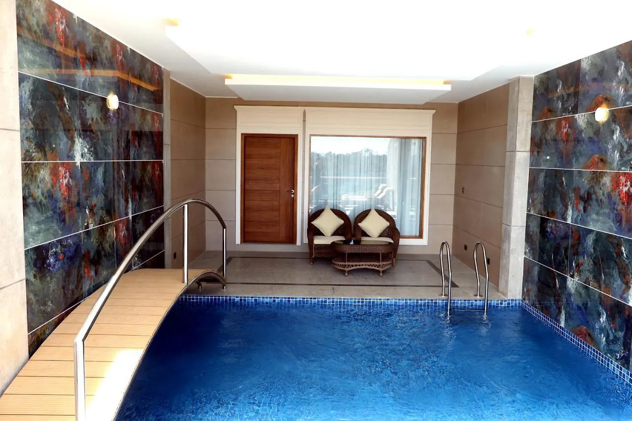Hotel Vibe Munnar 5*,